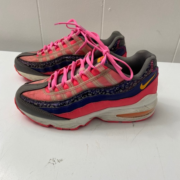 Nike - Picture 5 of 6
